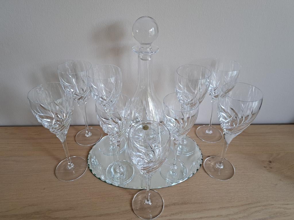 Set van fraai geslepen glazen.
Karaf en glazen onder plateau, Ophalen of Verzenden