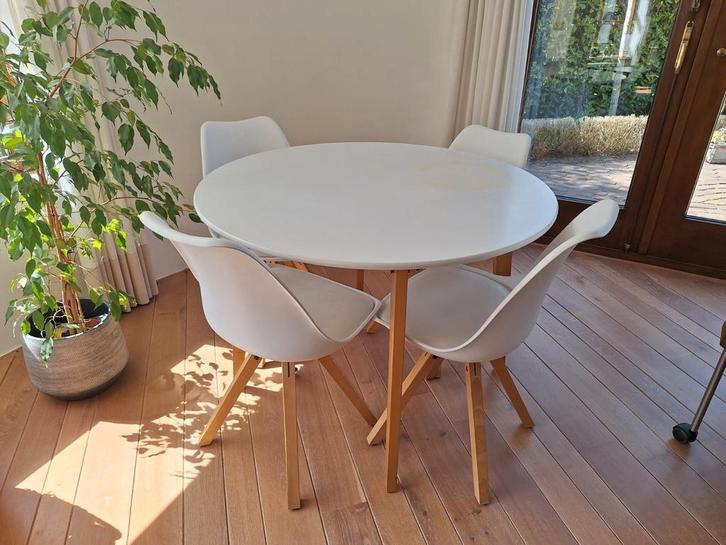 Ronde eettafel (105 cm) met 4 stoelen, Huis en Inrichting, Tafels | Eettafels, Ophalen