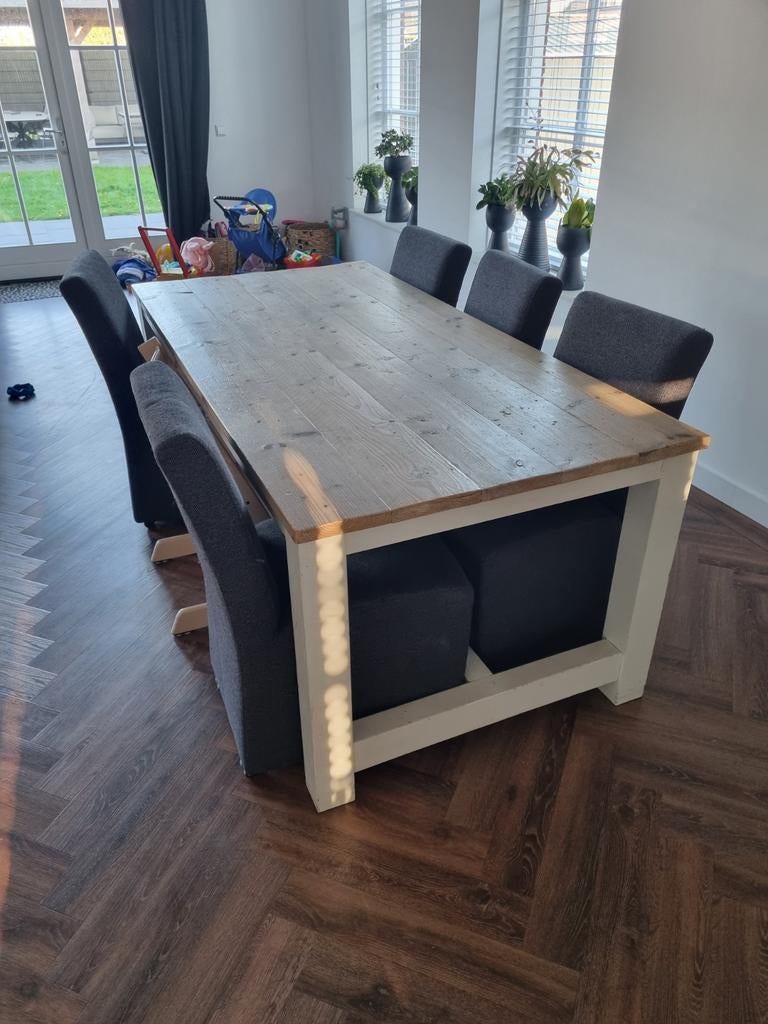 Robuuste eettafel met houten blad en witte poten, Ophalen, 100 tot 150 cm, Vijf personen of meer, 150 tot 200 cm