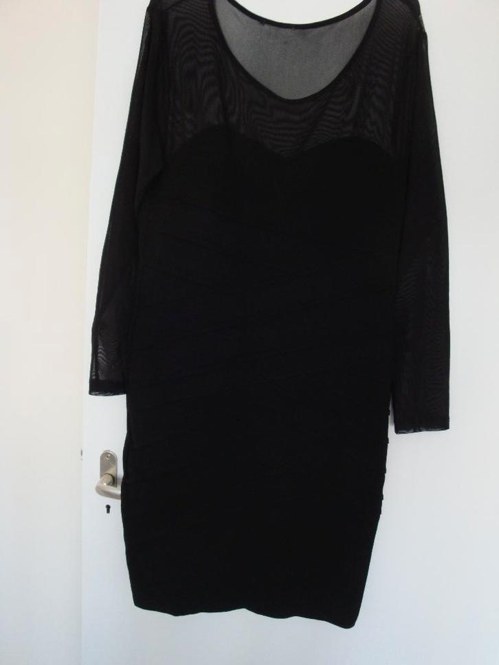 Zwarte SOPHIA PERLA jurk met voile details. Maat L., Kleding | Dames, Jurken, Zo goed als nieuw, Maat 42/44 (L), Zwart, Boven de knie