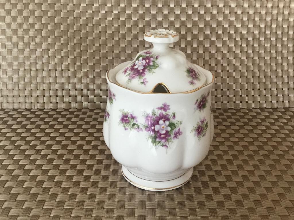 Royal Albert SWEET VIOLETS JAM / HAGELSLAG POTJE, Ophalen of Verzenden