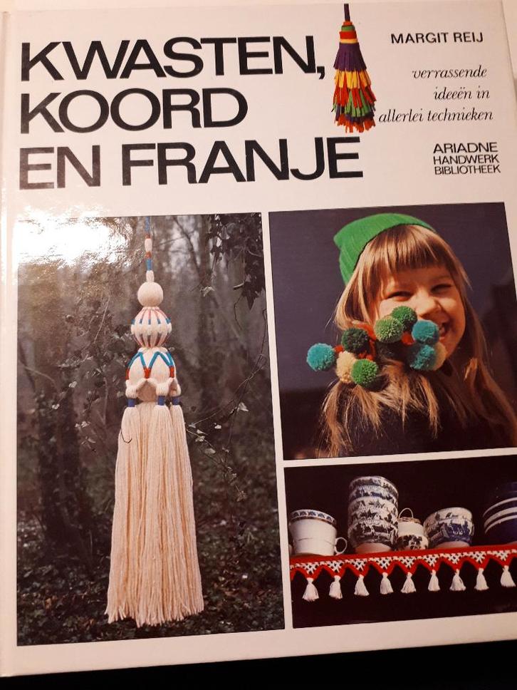 Kwasten koord en franje - Margit Reij, Boeken, Hobby en Vrije tijd, Gelezen, Overige onderwerpen, Ophalen of Verzenden