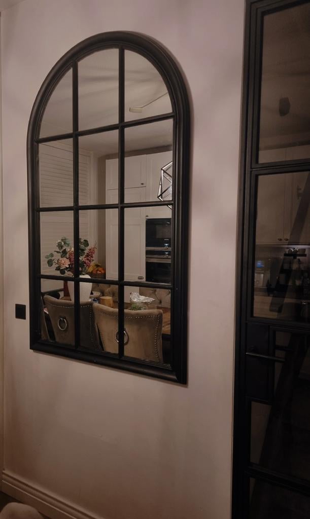 Prachtige Zwarte Geruite Boog Spiegel, Huis en Inrichting, Woonaccessoires | Spiegels, Ophalen, 100 tot 150 cm, Zo goed als nieuw