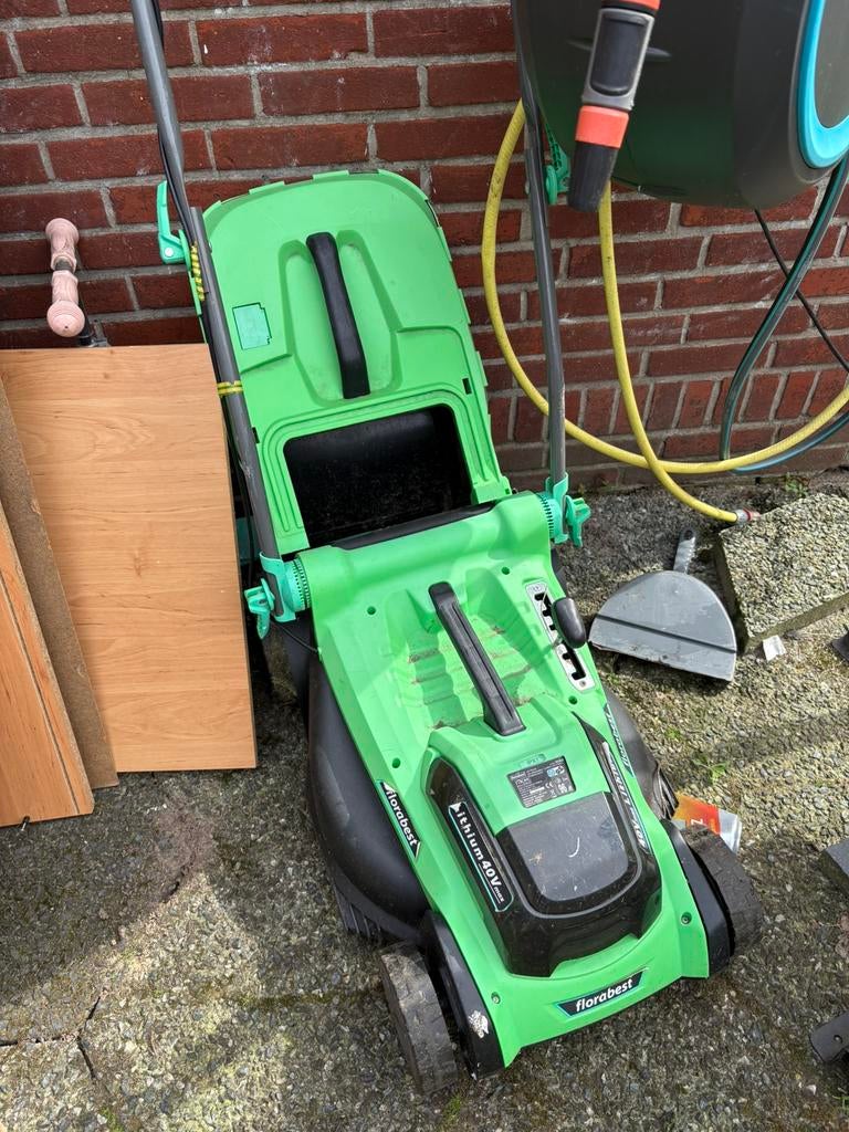 Goedwerkende electrische grasmaaier, Tuin en Terras, Grasmaaiers, Ophalen, Zo goed als nieuw