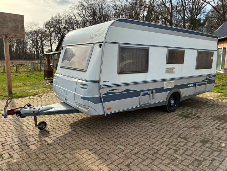 Fendt Platin 510 met airco, mover en zakluifel, Caravans en Kamperen, Caravans, Bedrijf, tot en met 4, 1250 - 1500 kg, Rondzit