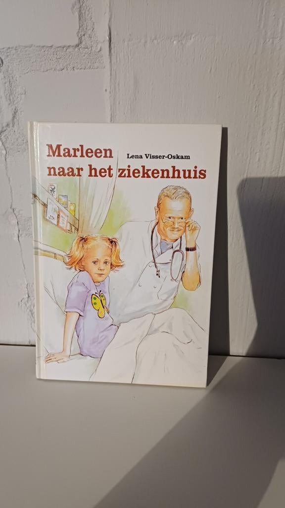Marleen naar het ziekenhuis - Lena Visser-Oskam, Boeken, Ophalen of Verzenden, Gelezen, Lena Visser-Oskam, Fictie algemeen
