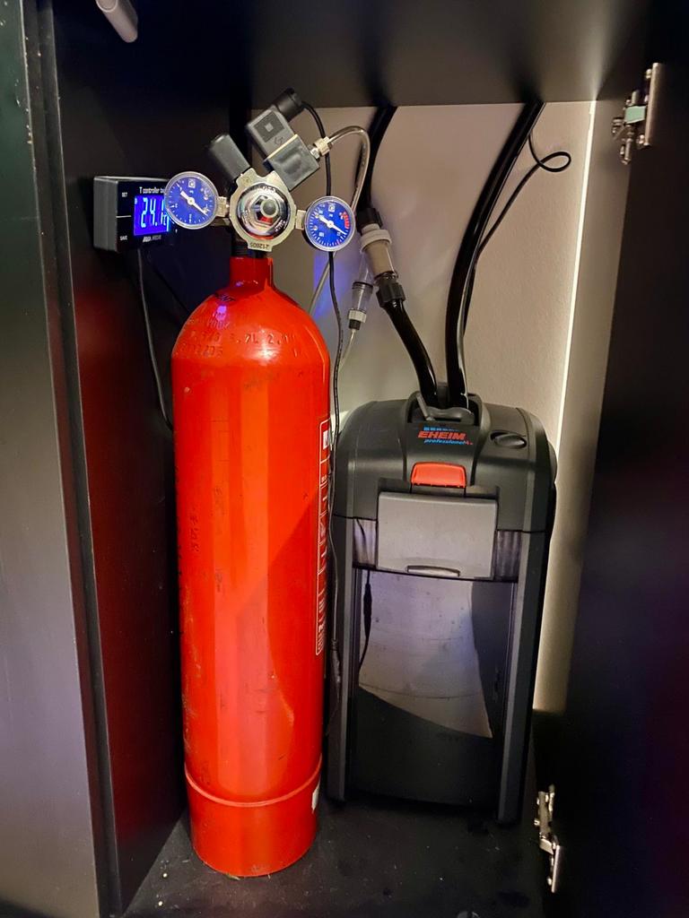 Volle flessen met 5000gram co2 voor aquariums, Ophalen of Verzenden, Zo goed als nieuw