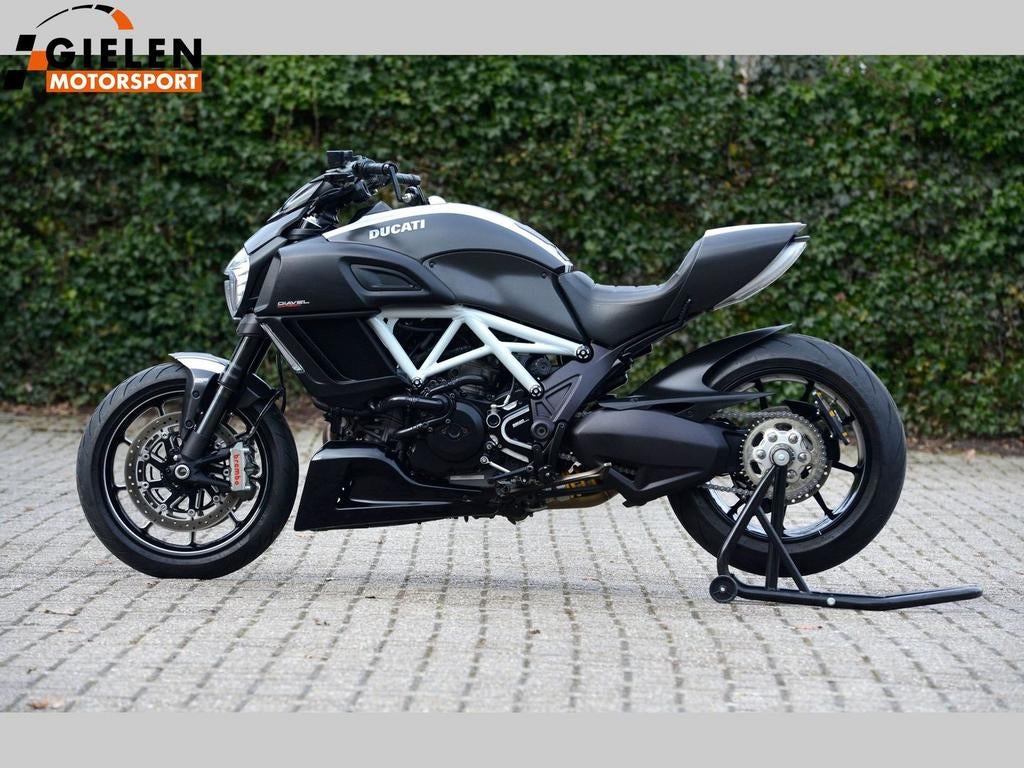 Ducati Diavel Carbon editie 2016 Type 2, Motoren, Motoren | Ducati, DUCATI, 2 cilinders, 1198 cc, Motorrijbewijs A