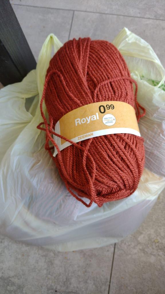 3 bollen royal  en  restjes, Hobby en Vrije tijd, Breien en Haken, Ophalen, Zo goed als nieuw, Breien of Haken, Wol of Garen