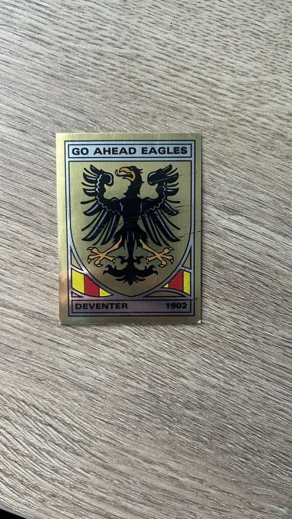 Panini Voetbal 83 plaatje embleem Go Ahead Eagles, Ophalen of Verzenden, Zo goed als nieuw, Plaatje