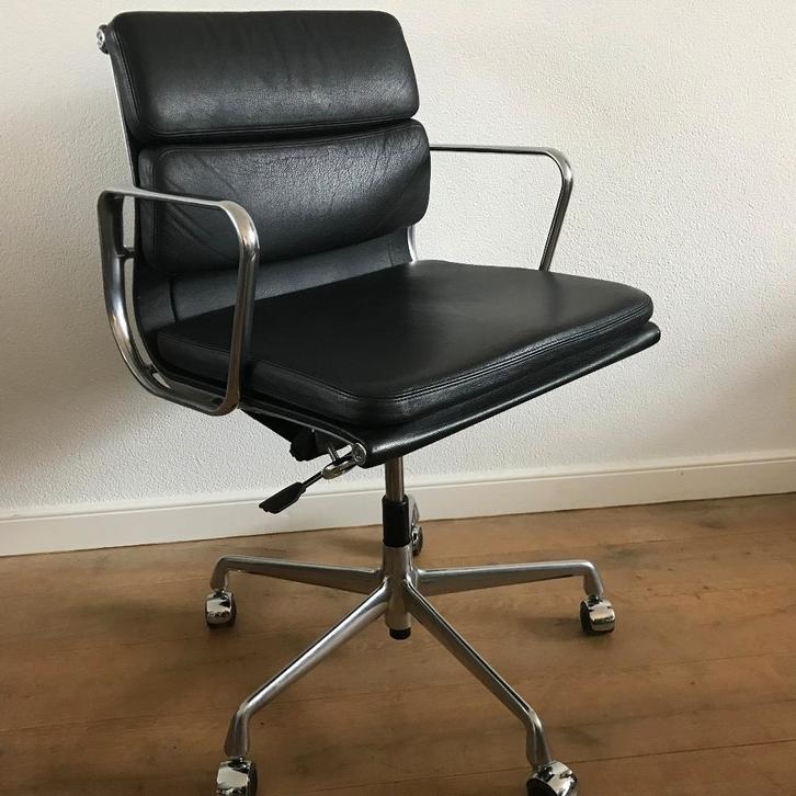 IZGS Vitra Eames softpad Aluminium chair EA 217 GEPOLIJST, Huis en Inrichting, Bureaustoelen, Zo goed als nieuw, Zwart, Ophalen of Verzenden