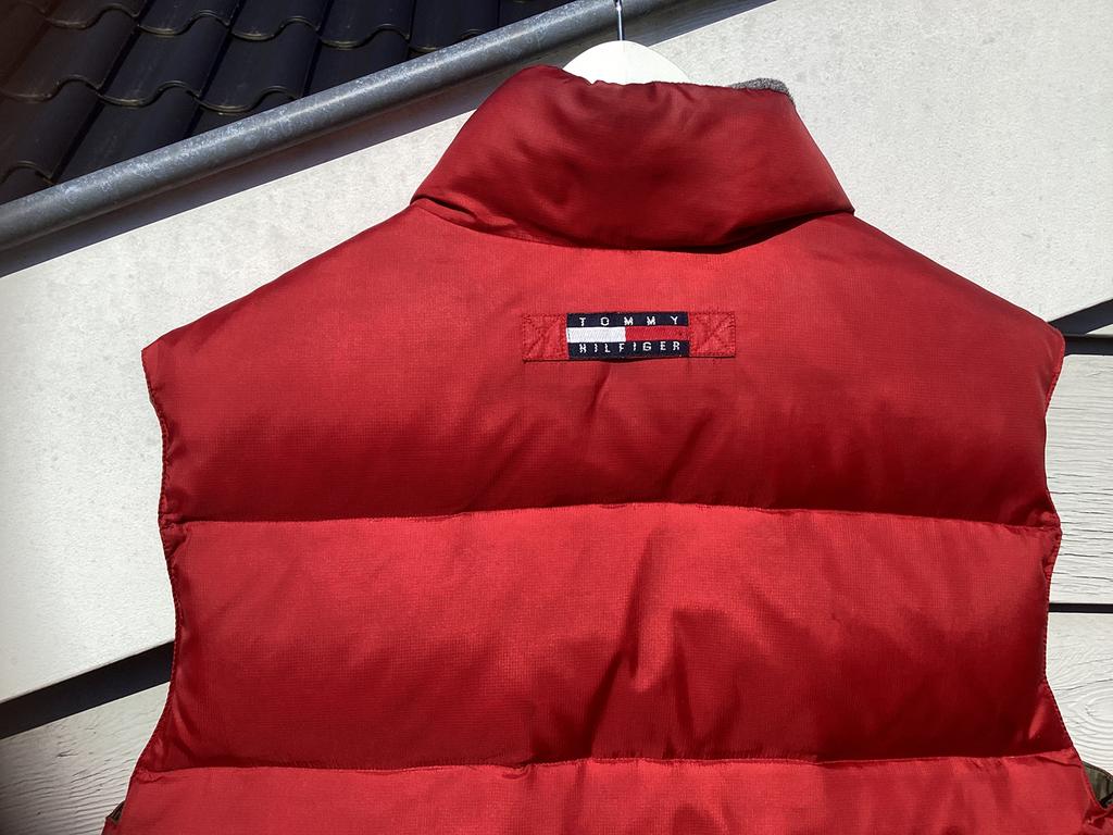 BODYWARMER MERK: TOMMY HILFIGER  L  PRIJS: 29,95, Ophalen, Zo goed als nieuw, Maat 42/44 (L), Rood