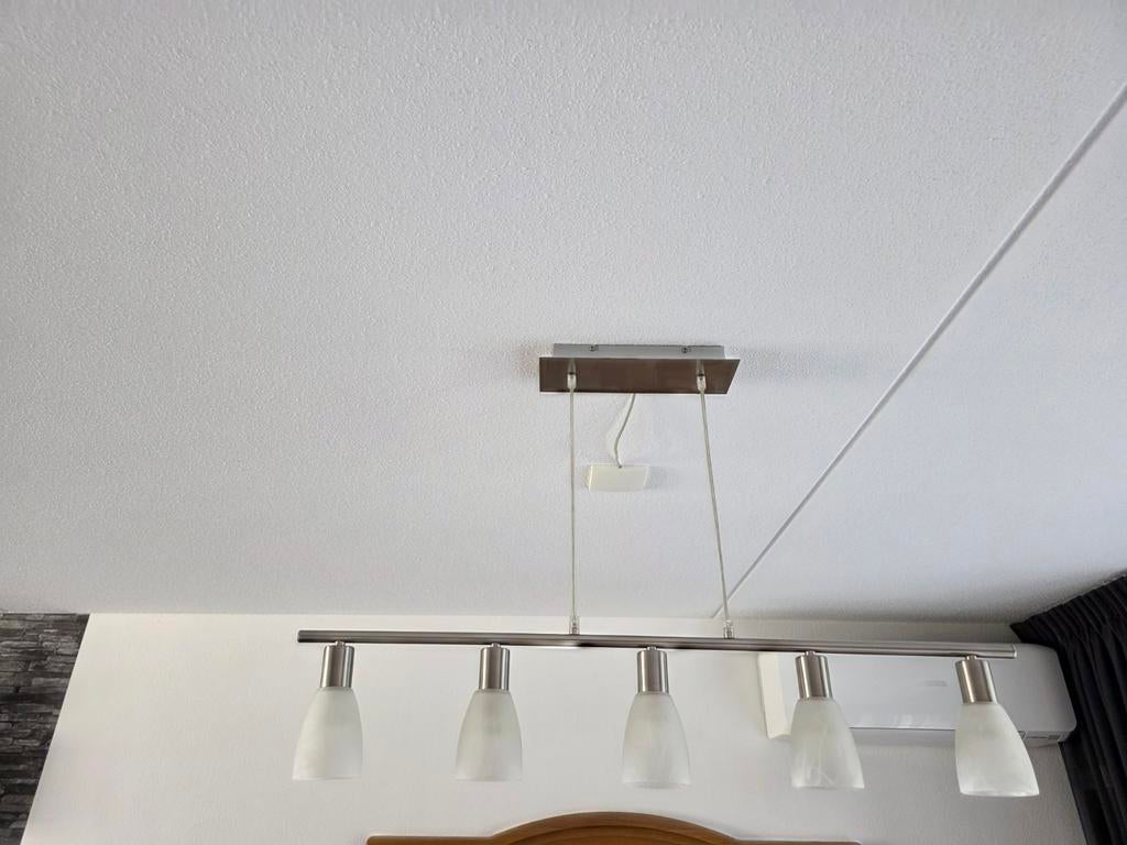Chroomkleurige hanglamp met melkwitte kelkjes, Ophalen of Verzenden