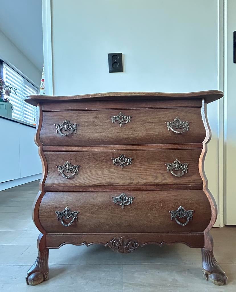 Antieke buikkastje met 3 lades, Ophalen