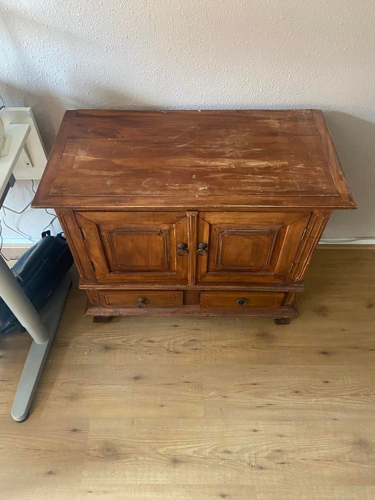 Klassiek houten kastje met lades en deurtjes, Ophalen