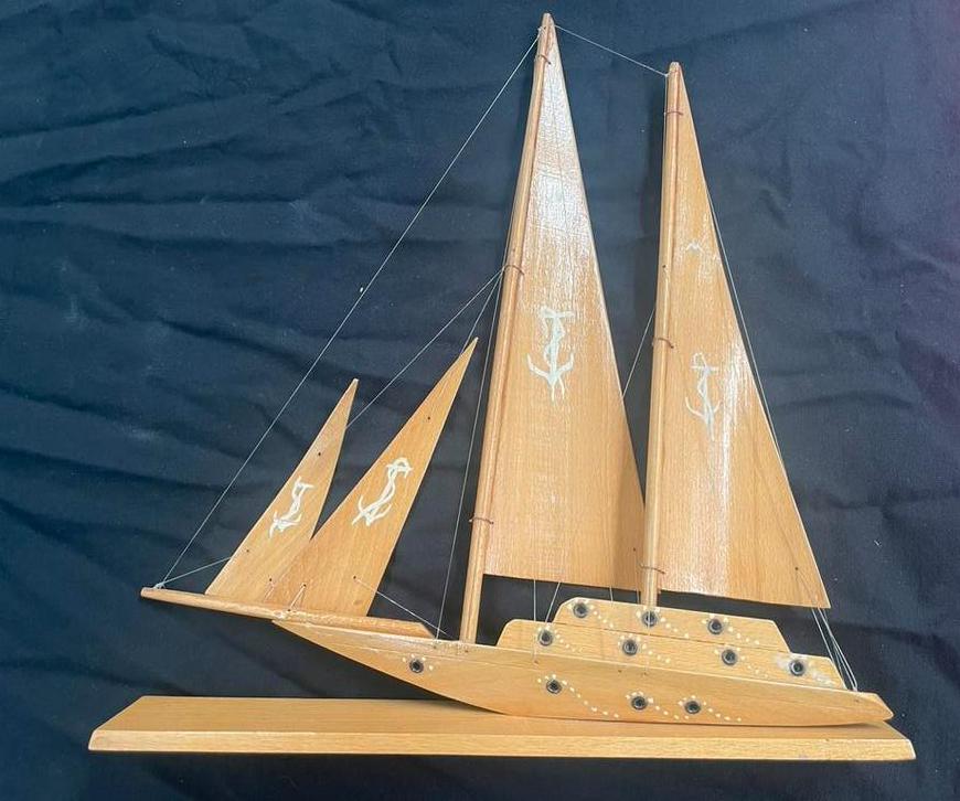 Sierlijk zeiljacht hout met houten zeilen, Ophalen of Verzenden, Zo goed als nieuw