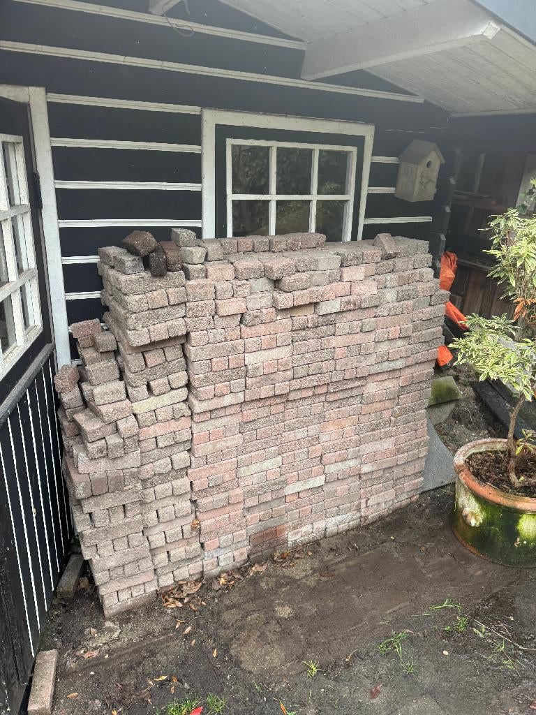 Gratis betonklinkers 20x5x6 cm 10,5 m² + halve stenen, Ophalen, Gebruikt, Klinkers, 10 m² of meer