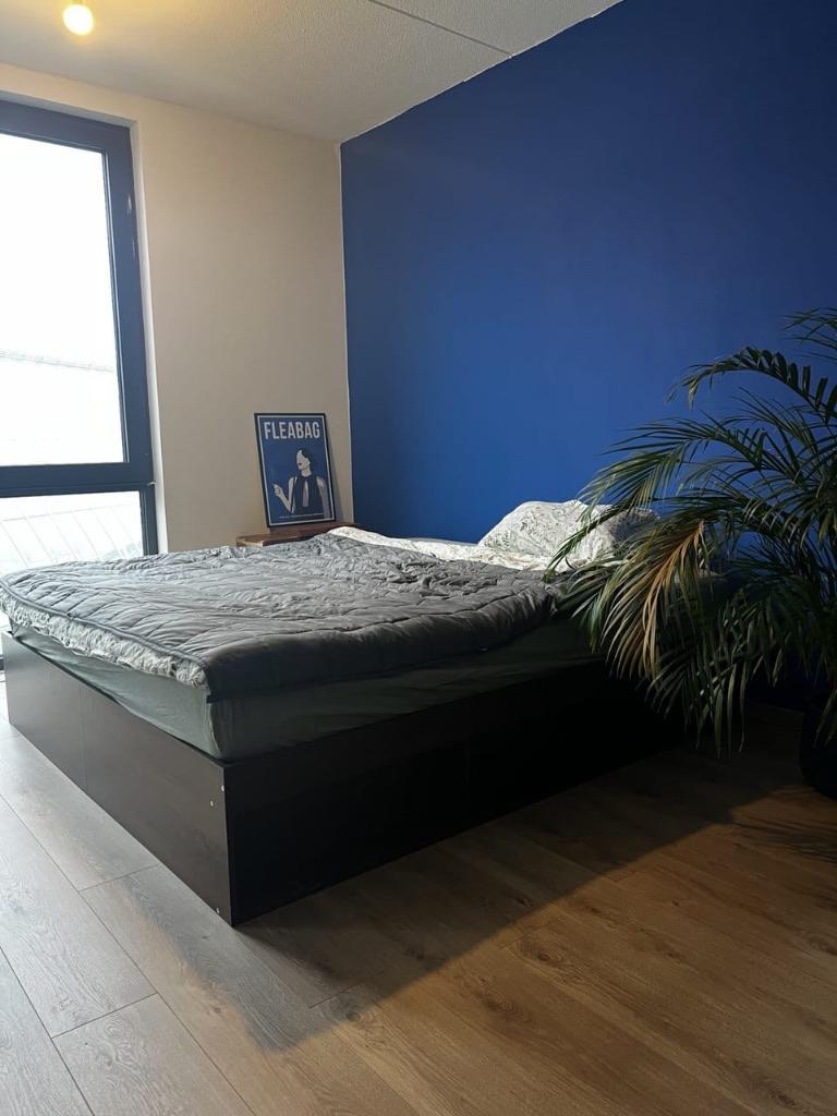 Modern bedframe en lattenbodem kingsize 180 x 200, Ophalen, Bruin, Tweepersoons, Zo goed als nieuw