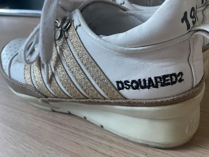 Dsquared dames sneakers – maat 37 – wit met gouden strepen, Kleding | Dames, Schoenen, Gedragen, Sneakers of Gympen, Wit, Ophalen of Verzenden