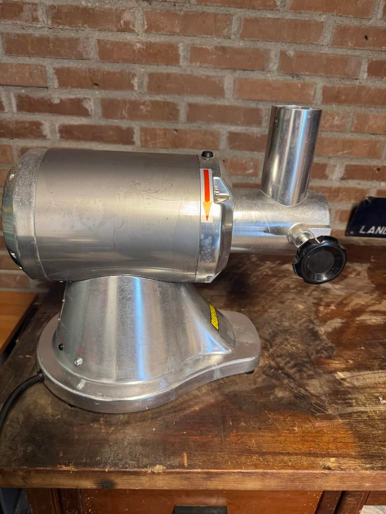 Buffalo Vleesmolen CD400-E - 800W, Ophalen, Gebruikt, Rvs of Chroom