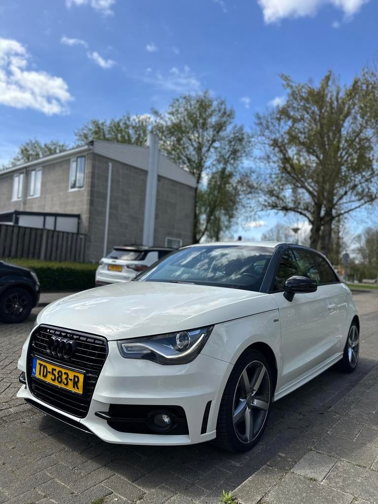 Audi A1 S-Line Automaat Nieuwe APK Volledige Historie, Auto's, A1, 4 cilinders, 4 stoelen, 1200 kg