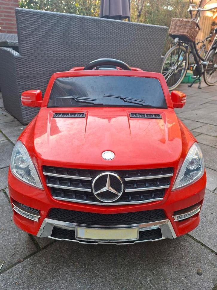 Mercedes elektrische kinderauto met afstandsbediening, Kinderen en Baby's, Speelgoed | Buiten | Accuvoertuigen, Gebruikt, Ophalen