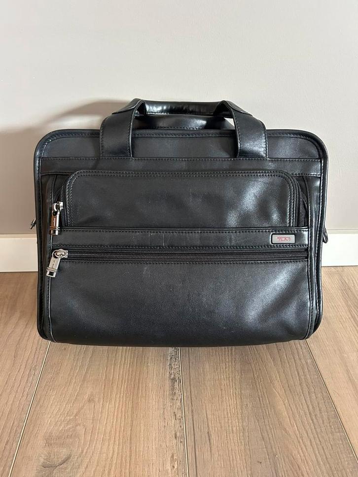 Zwarte nappa leren laptoptas Tumi (uitbreidbaar), Computers en Software, Laptoptassen, Zo goed als nieuw, 15 inch, Ophalen of Verzenden