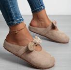 Nieuwe Beige pantoffels Sloffen - Maat 38-suede look, Beige, Nieuw, Ophalen of Verzenden, Pantoffels of Sloffen