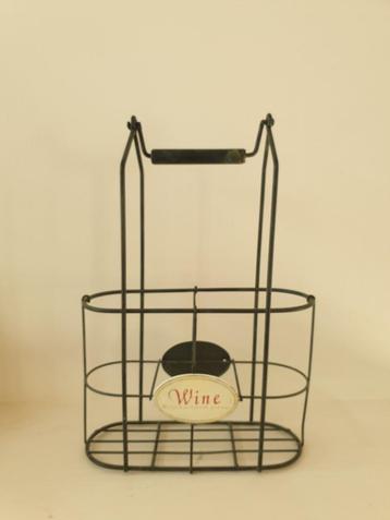 Brokante flessenrek beschikbaar voor biedingen