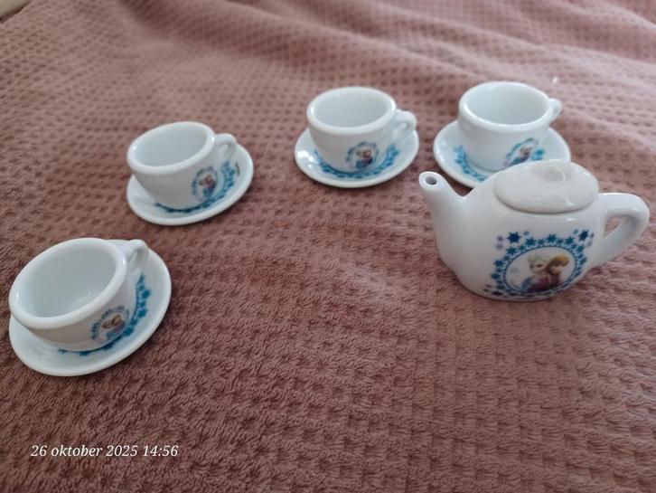 Frozen Thee serviesje voor poppenhuis 2,50€, Verzamelen, Poppenhuizen en Toebehoren, Nieuw, Poppenhuis, Ophalen of Verzenden