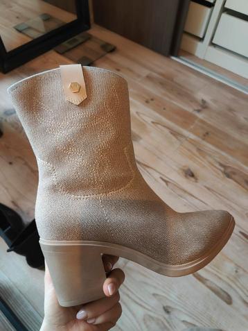 Beige witte enkellaarsjes Vivaia 39 lopen heerlijk  beschikbaar voor biedingen