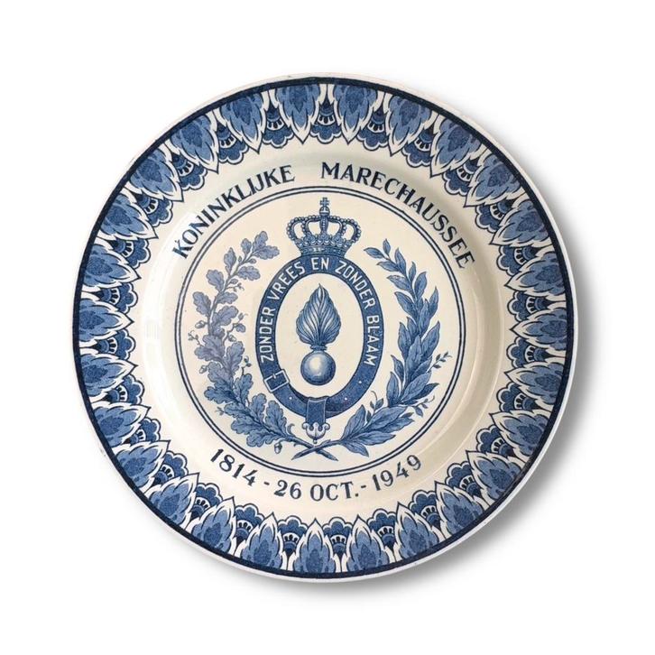 Koninklijke Marechausse herdenkingsbord 135 jarig bestaan, Verzamelen, Militaria | Algemeen, Marechaussee, Kunstobject, Nederland