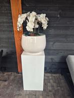 Twee witte zuilen met vazen van Bob inclusief kunstbloemen, Ophalen, Gebruikt, Wit, Aardewerk of Porselein