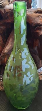 Vaas groen troebel en geolied glanzend spiegel effect glas, Ophalen of Verzenden, Minder dan 50 cm, Groen, Glas