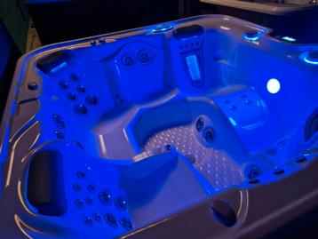 Hot Spring Spa: Envoi 100% USA Outdoor Whirlpool  beschikbaar voor biedingen