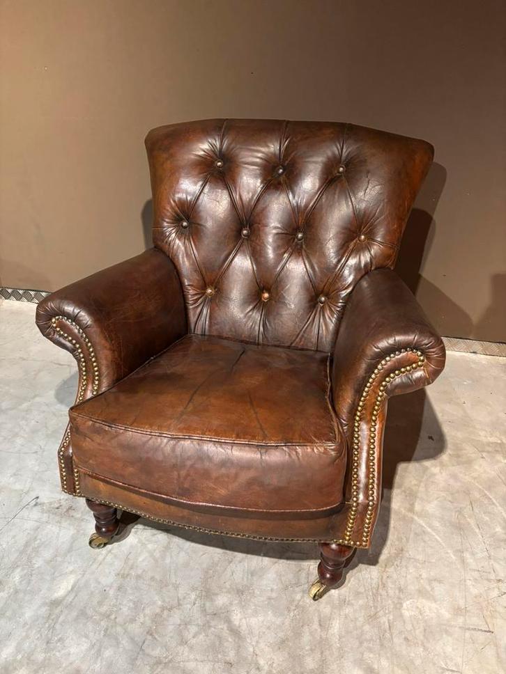 Chesterfield Fauteuil van Schapenleer, Huis en Inrichting, Fauteuils, Gebruikt, Leer, 50 tot 75 cm, 75 tot 100 cm, Ophalen of Verzenden