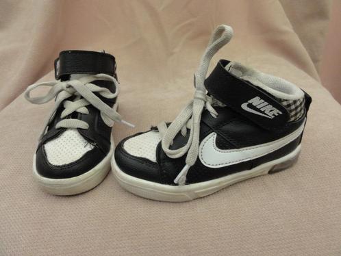 NIKE zwart/witte schoen - maat 22, Kinderen en Baby's, Kinderkleding | Schoenen en Sokken, Zo goed als nieuw, Schoenen, Meisje