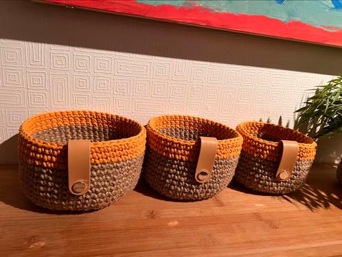Set van 3 jute mandjes met oranje katoen en leren bandjes, Huis en Inrichting, Woonaccessoires | Schalen en Manden, Nieuw, Rond
