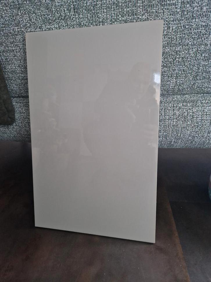 IKEA BESTÅ SELSVIKEN deur/ladefront - beigegrijs hoogglans, Huis en Inrichting, Woonaccessoires | Memoborden, Zo goed als nieuw