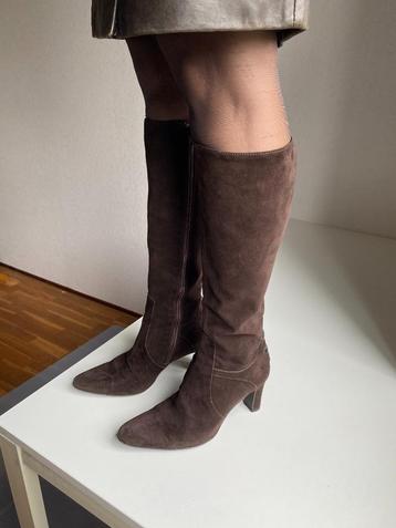 Laars bruin suede met hak beschikbaar voor biedingen