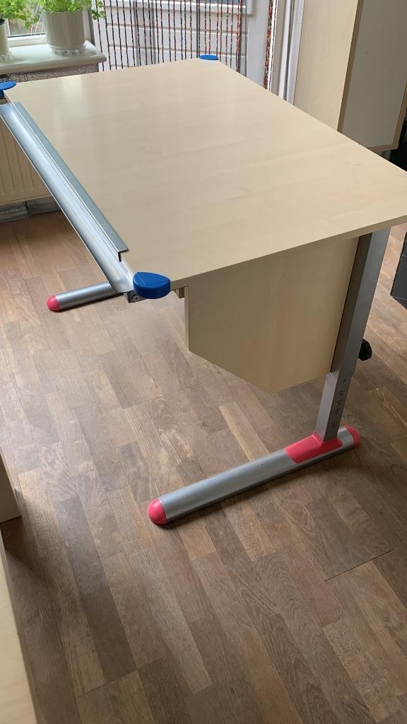 (Tiener)bureau 110x72 in hoogte verstelbaar van 60 tot 76, Huis en Inrichting, Bureaus, Zo goed als nieuw, Bureau, In hoogte verstelbaar