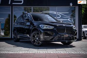 BMW X1 SDrive20i High Executive|Black on Black|HUD|LED|Ambie beschikbaar voor biedingen