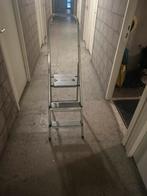 Huishouttrap 2 tredes, Doe-het-zelf en Verbouw, Ladders en Trappen, Ophalen, Zo goed als nieuw, Minder dan 2 meter