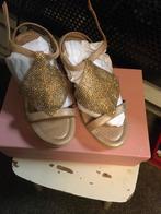Te koop nieuwe wedges sandalen van Alma en Pena, Alma en Pena, Beige, Nieuw, Sandalen of Muiltjes