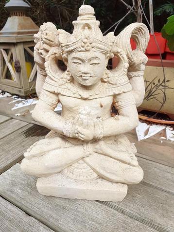 Zeer fraai gesneden Zandstenen Beeld van Chiva beschikbaar voor biedingen