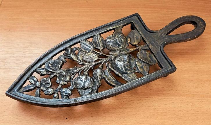 Zeer fraaie treef voor strijkbout MH279 art nouveau, Antiek en Kunst, Antiek | Overige Antiek, Ophalen of Verzenden