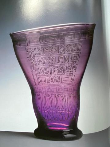 Modern Glas in Nederland 1880-1940 (2002)   beschikbaar voor biedingen