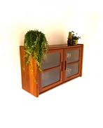 Vintage zwevende teakhouten vitrinekast, Dyrlund ‘70, Met deur(en), 100 tot 150 cm, Vintage retro buisframe design rotan webbing papercord deens