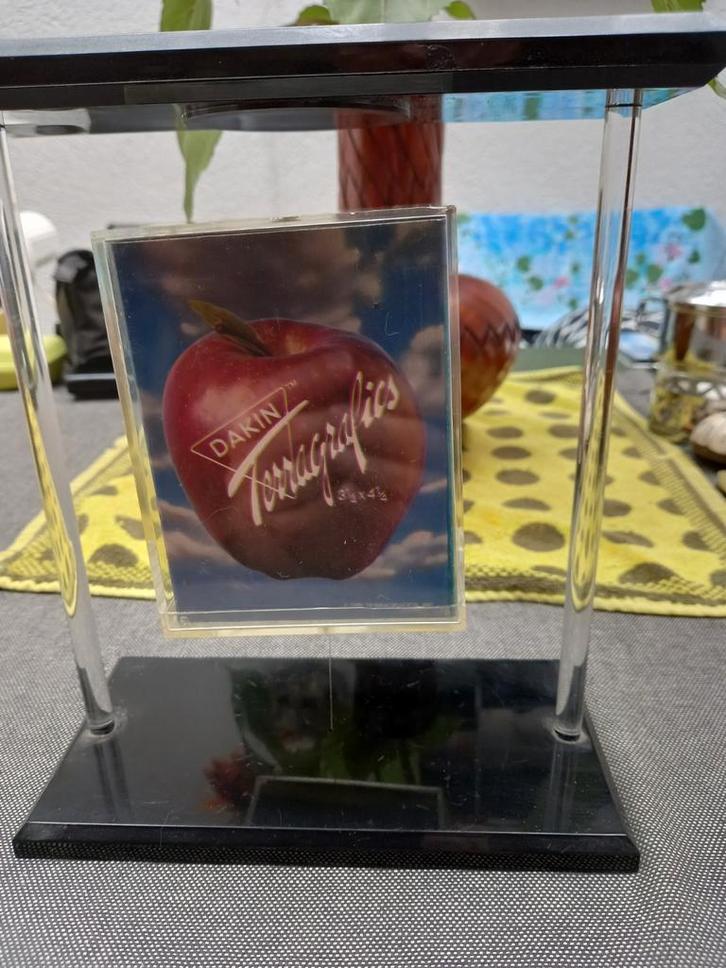 Vintage zwevende fotolijst in kubusvorm., Audio, Tv en Foto, Fotografie | Fotolijsten, Gebruikt, Ophalen of Verzenden