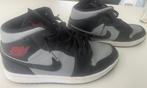 Jordan 1 Mid Shadow Red, Ophalen of Verzenden, Zo goed als nieuw, Sneakers of Gympen, Nike